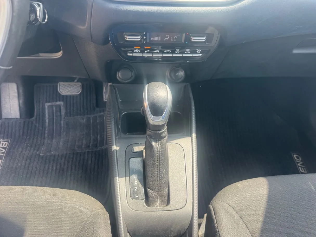 Car image 15