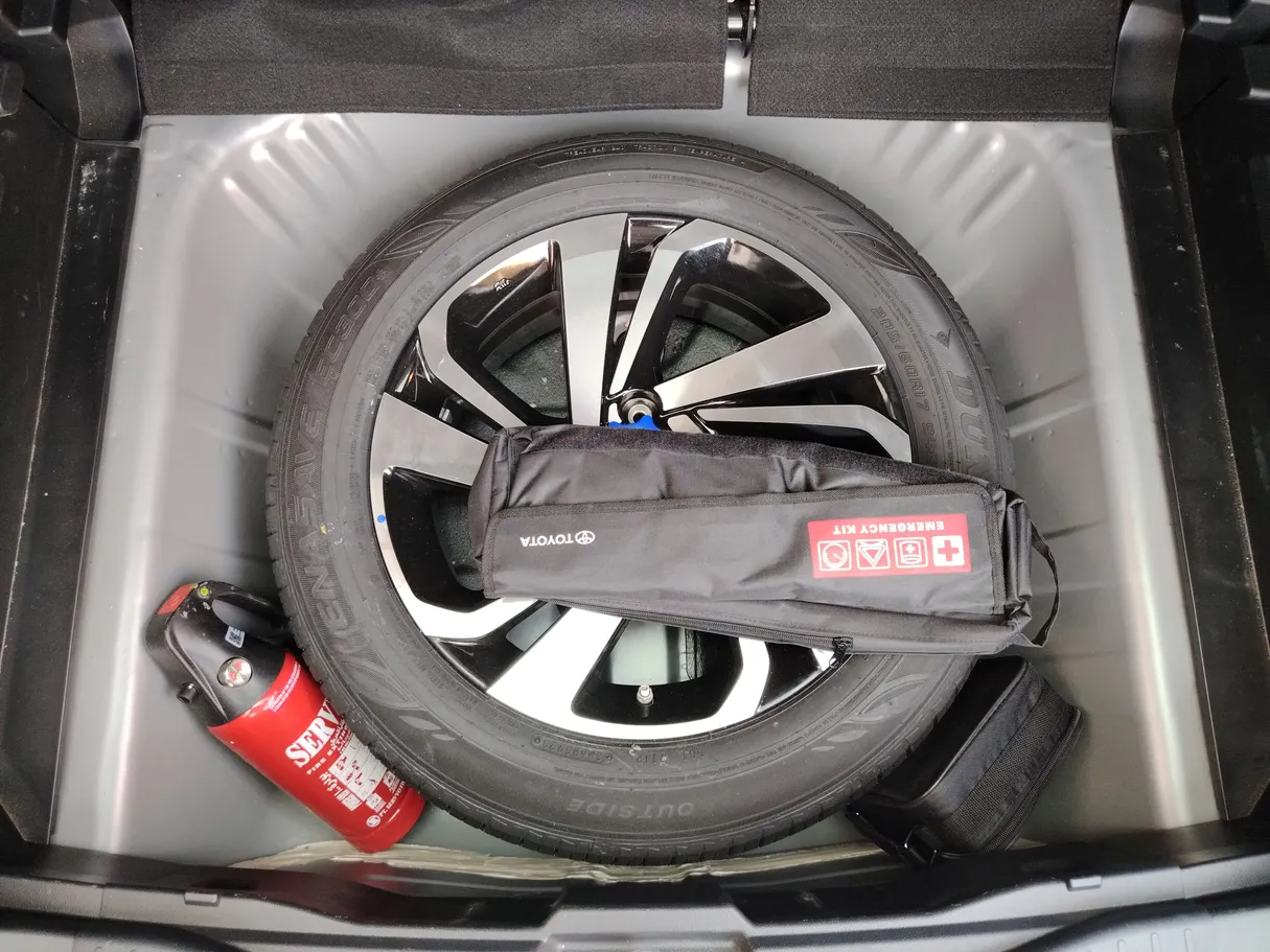 Car image 30