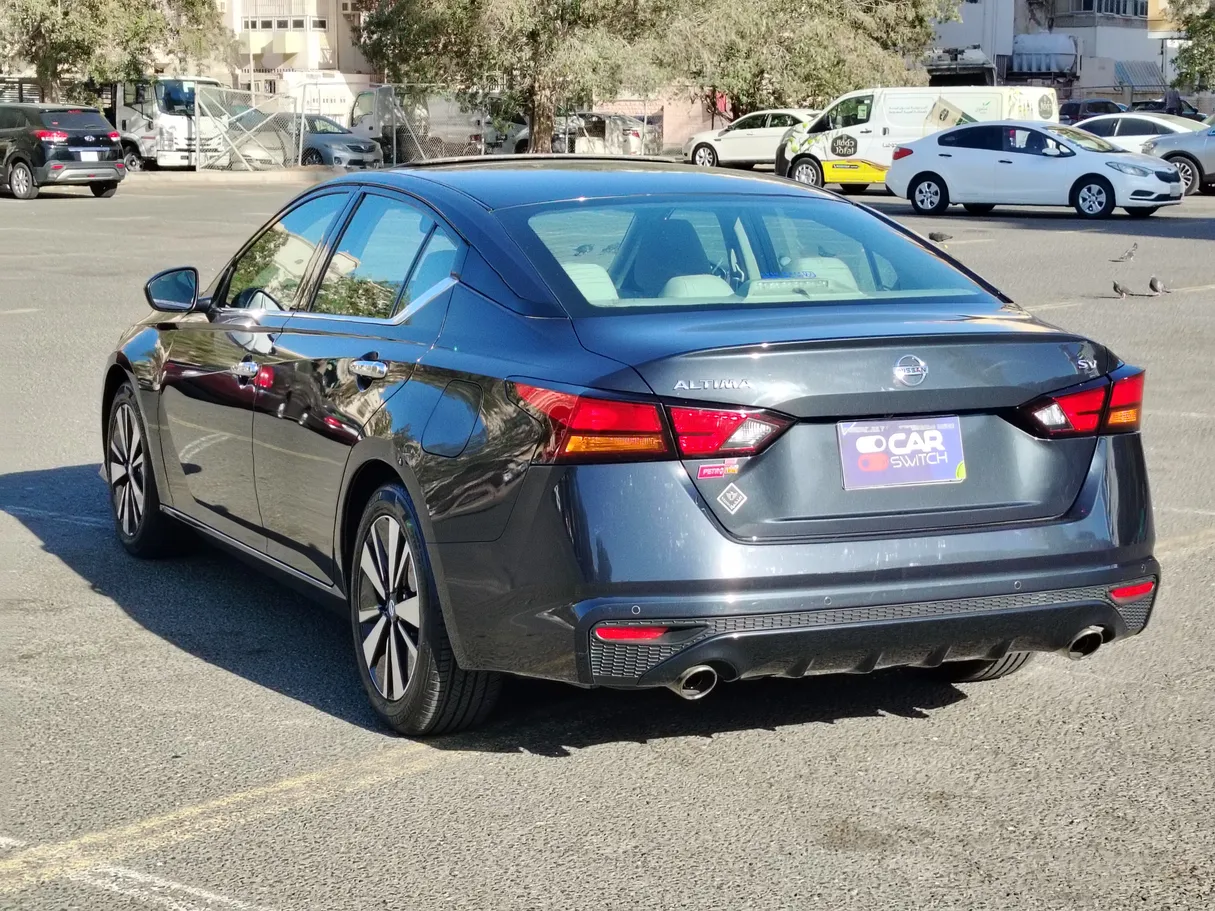 Car image 15