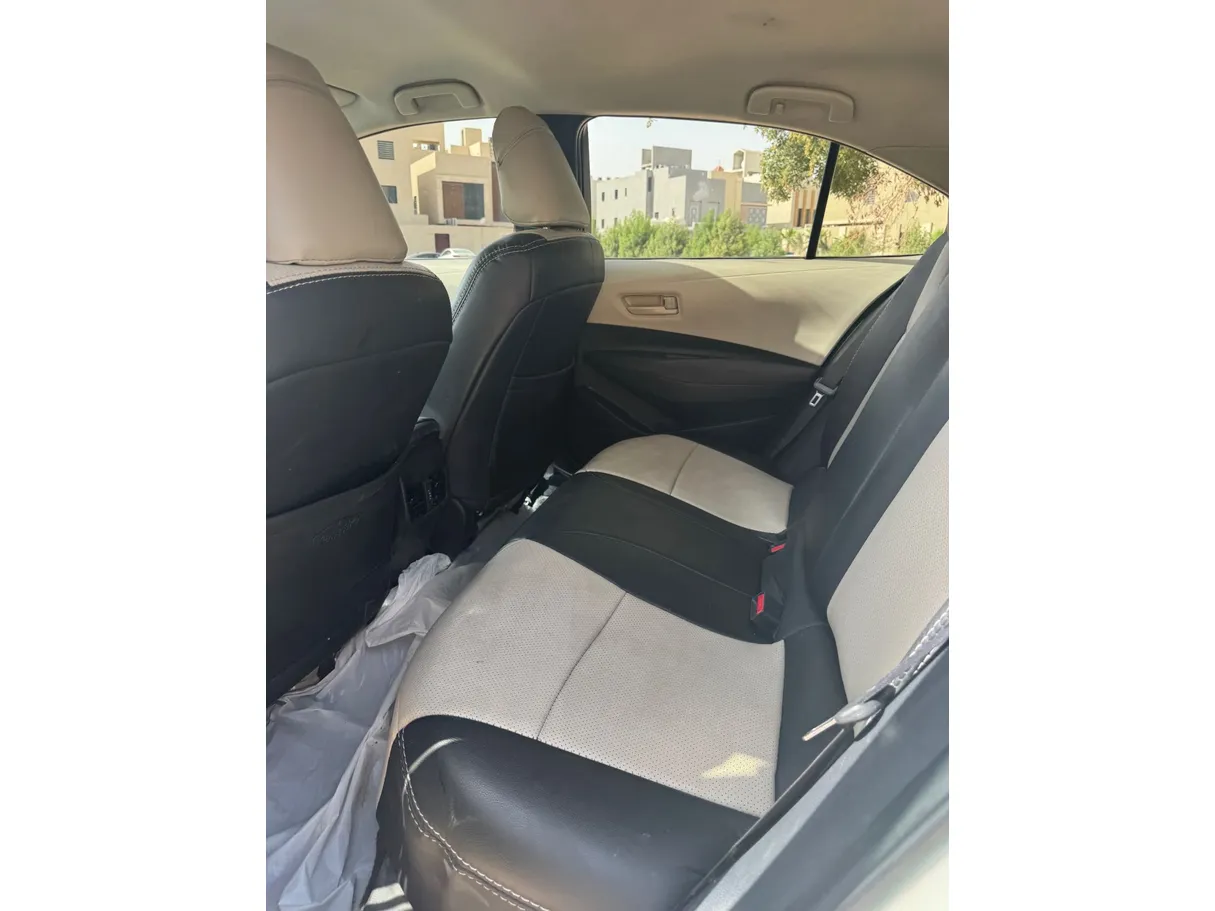 Car image 13