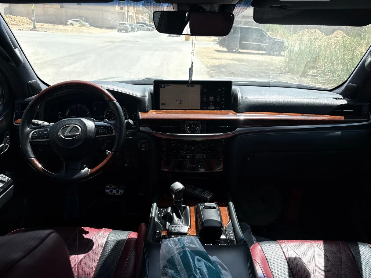 Car image 18