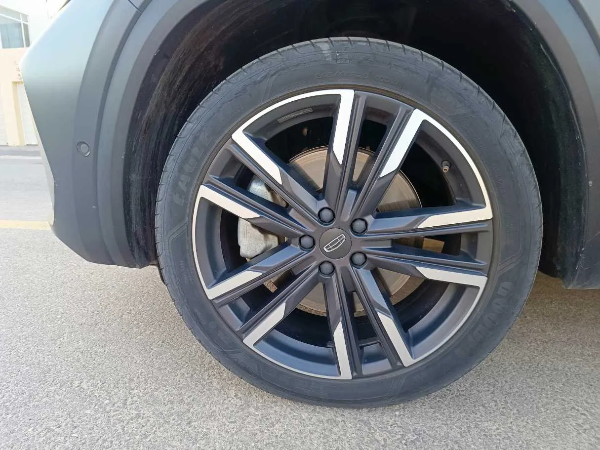 Car image 10