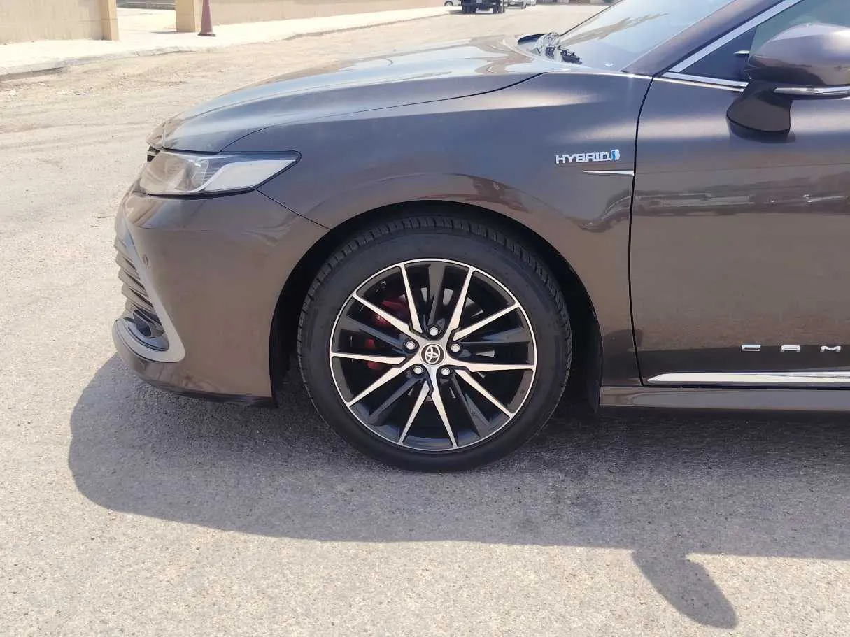 Car image 9