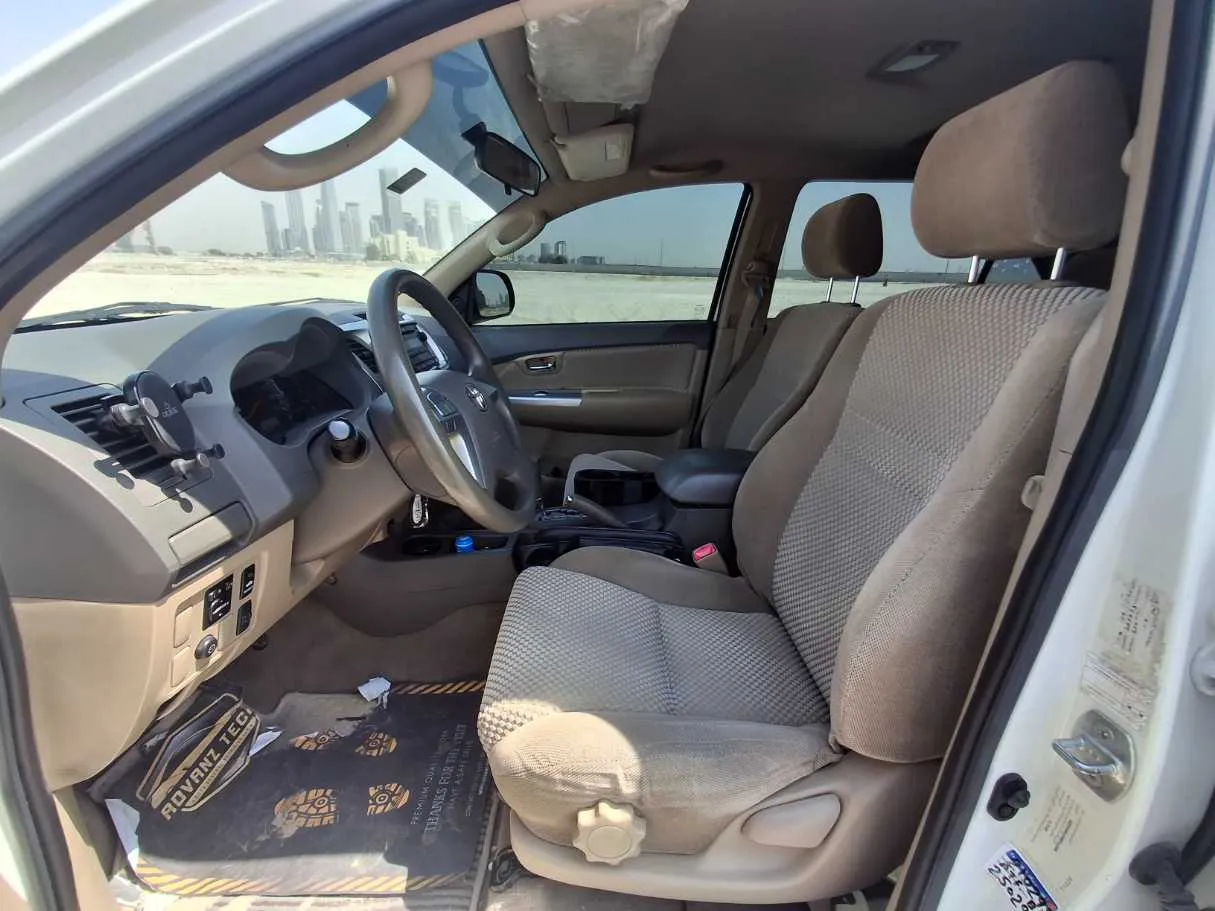 Car image 12