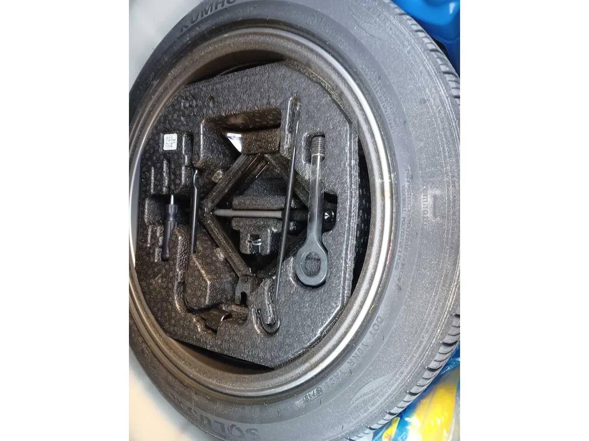 Car image 23