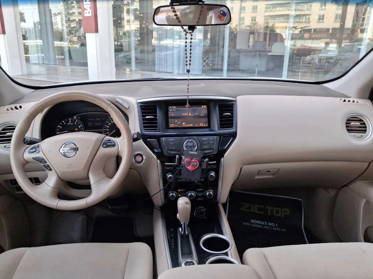 Car image 17