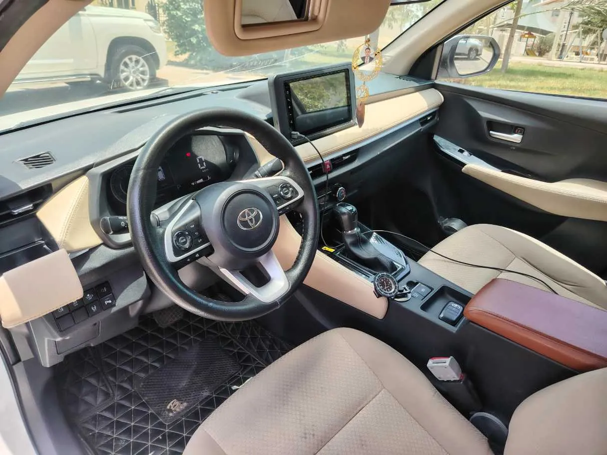 Car image 15