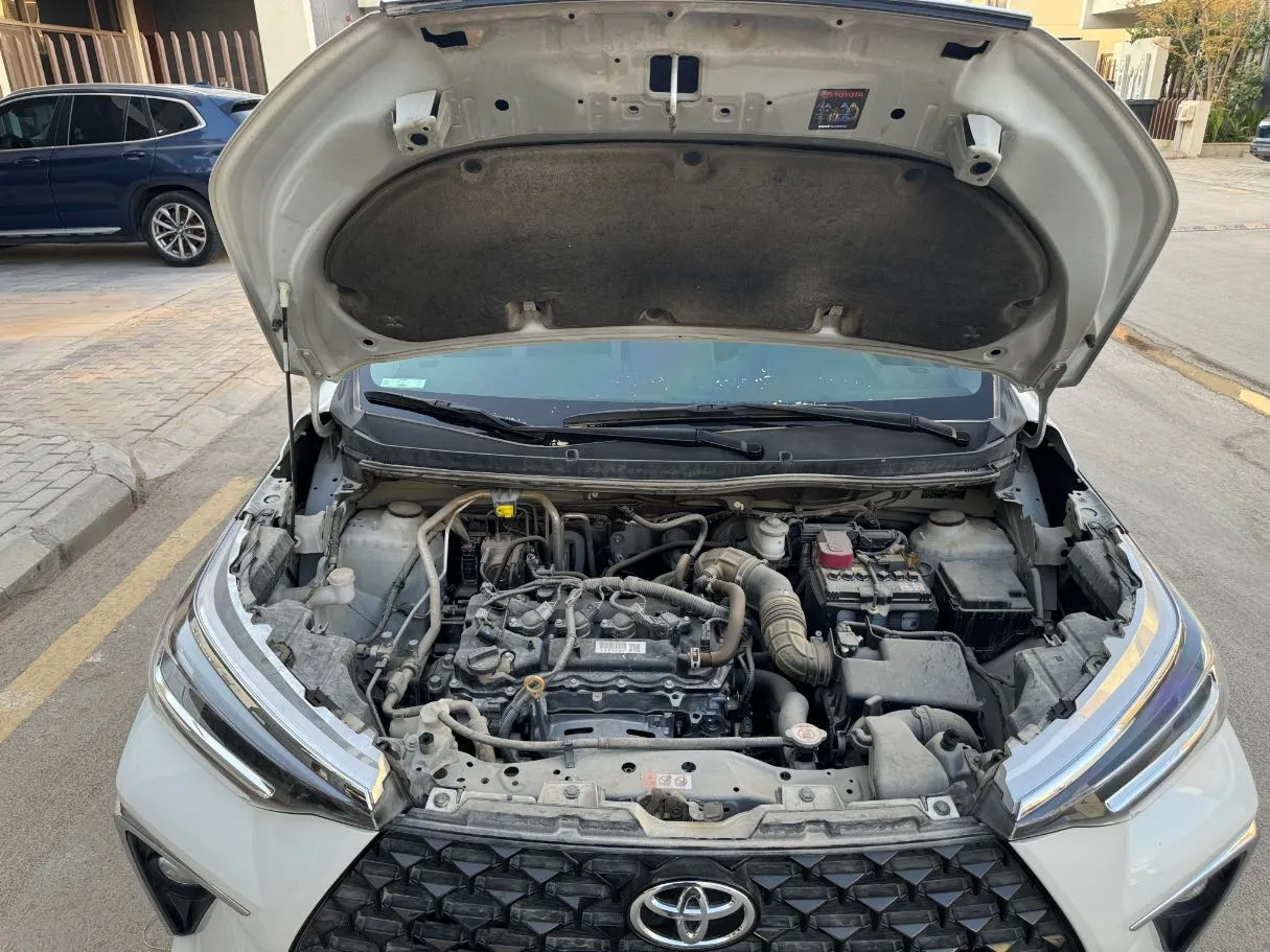 Car image 24