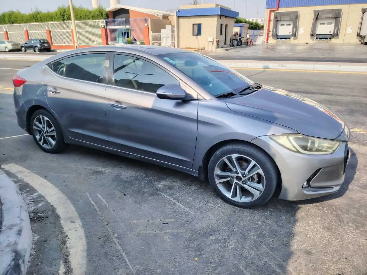 Car image 4