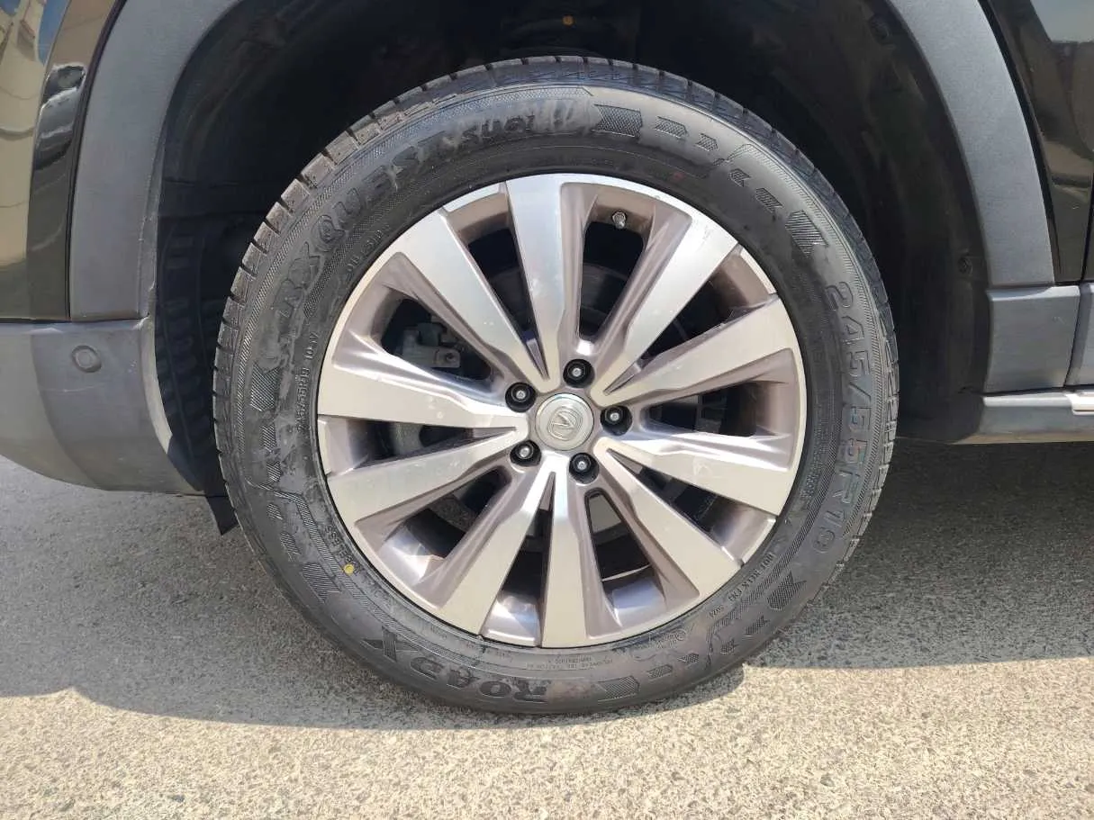 Car image 9