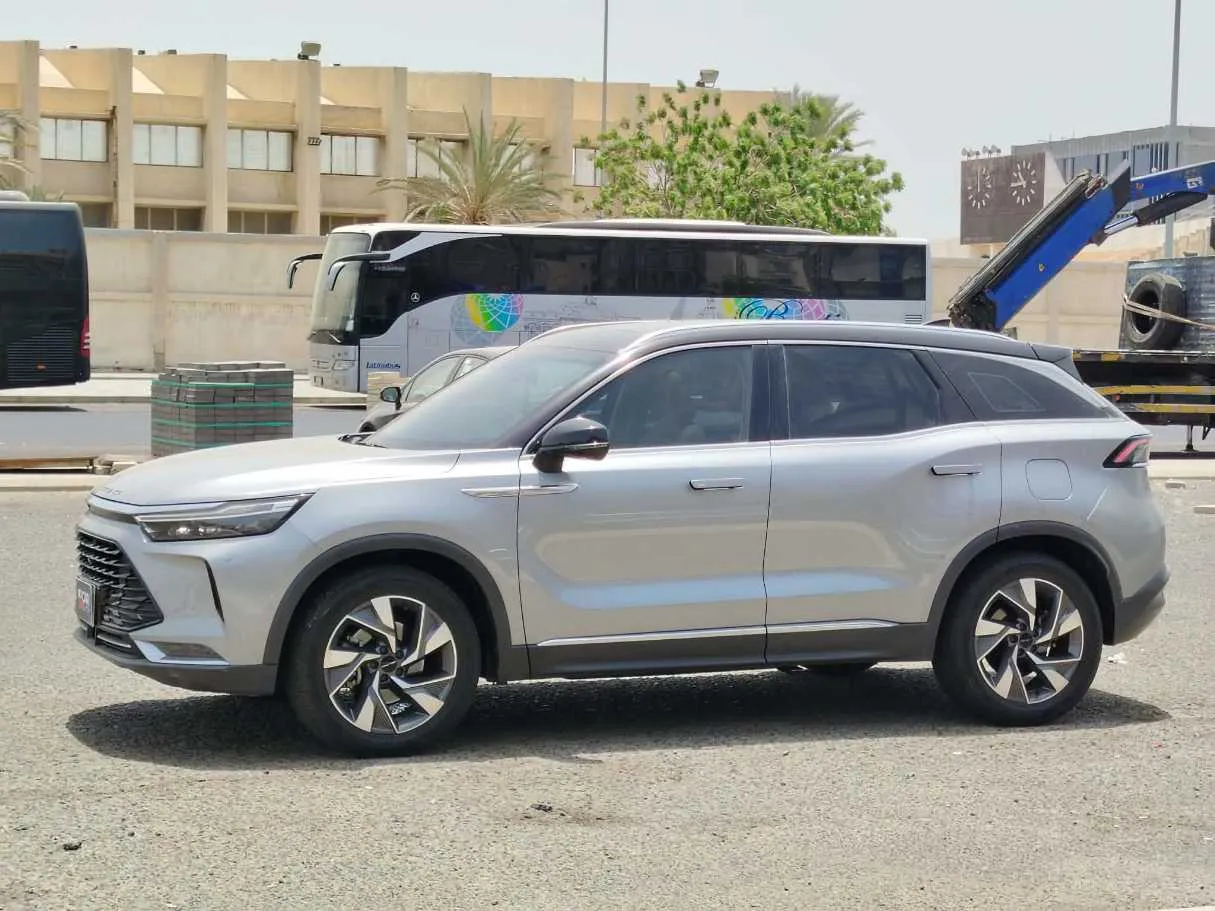 Car image 8