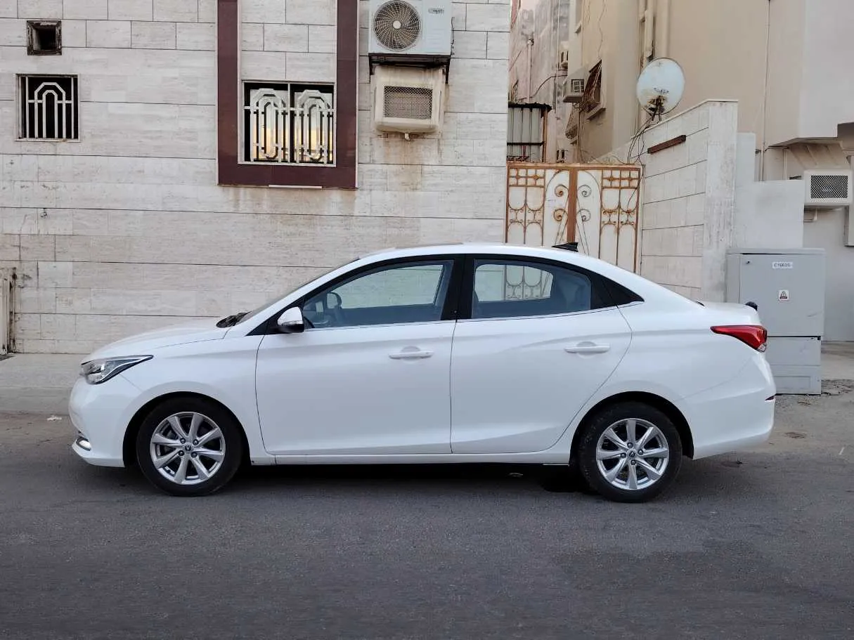 Car image 8