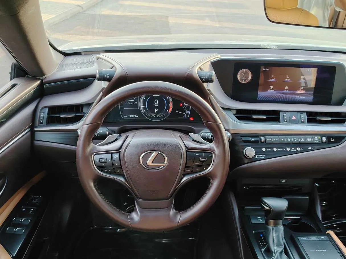 Car image 26