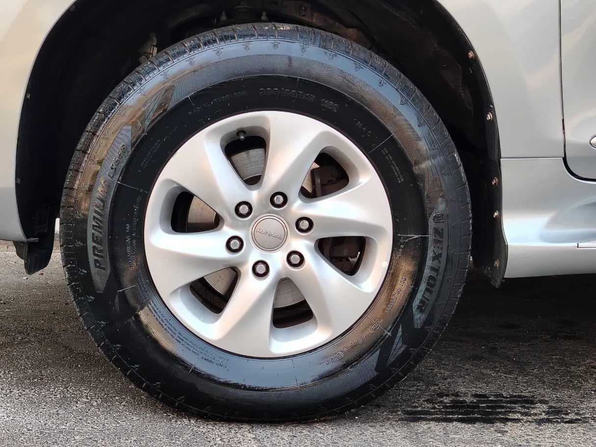 Car image 10