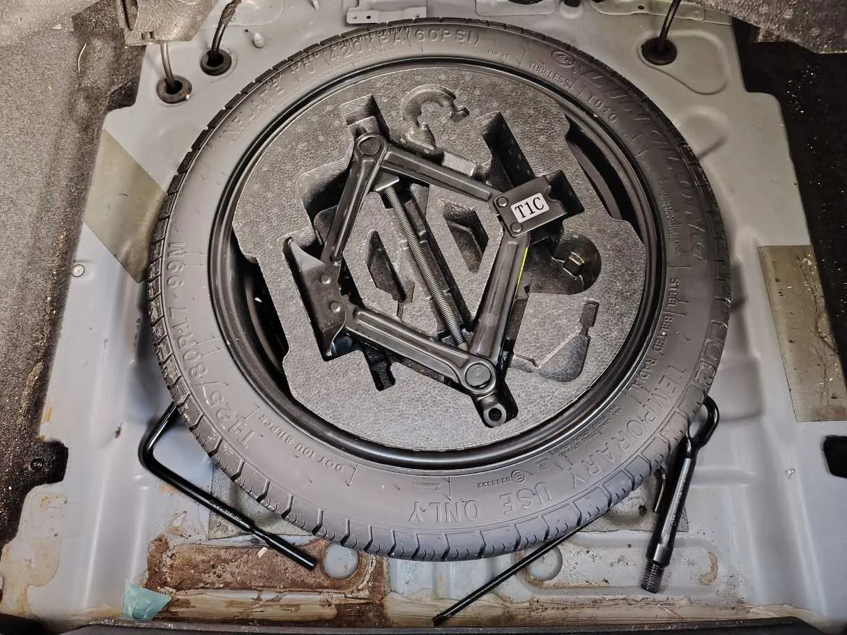Car image 35