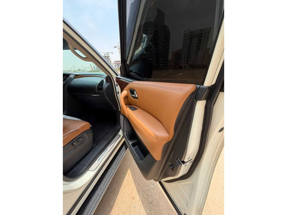 Car image 26