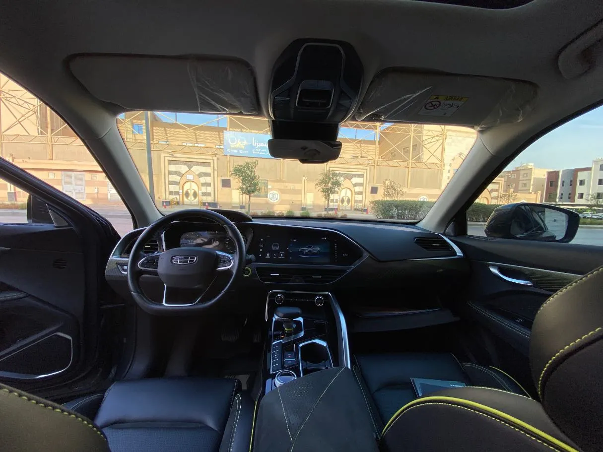 Car image 15