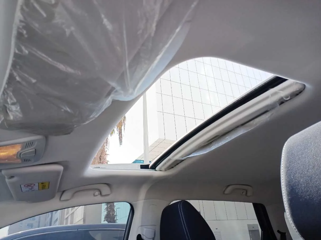 Car image 18