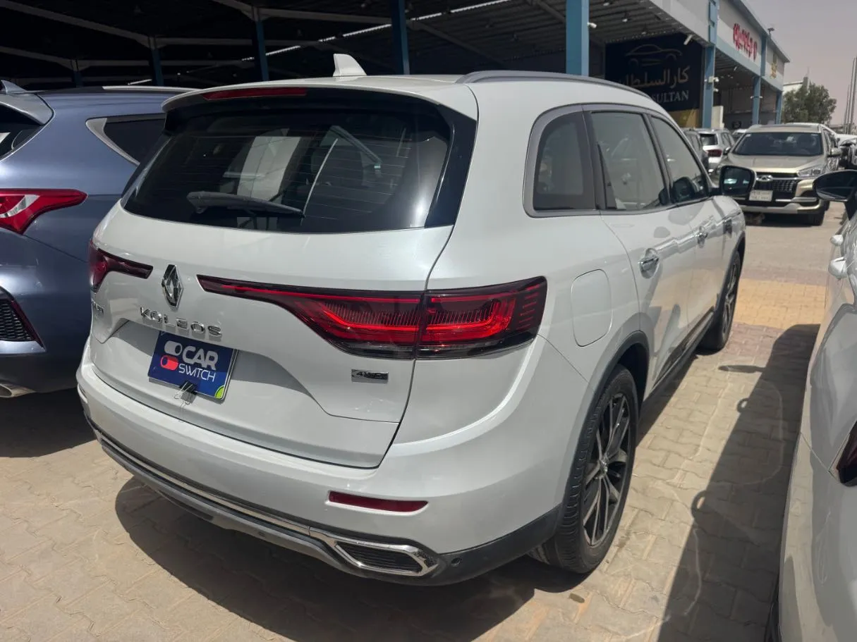 Car image 4