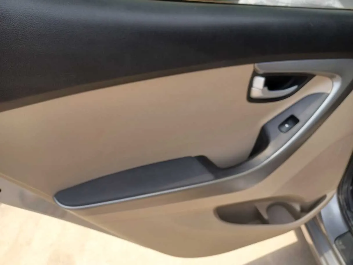 Car image 13