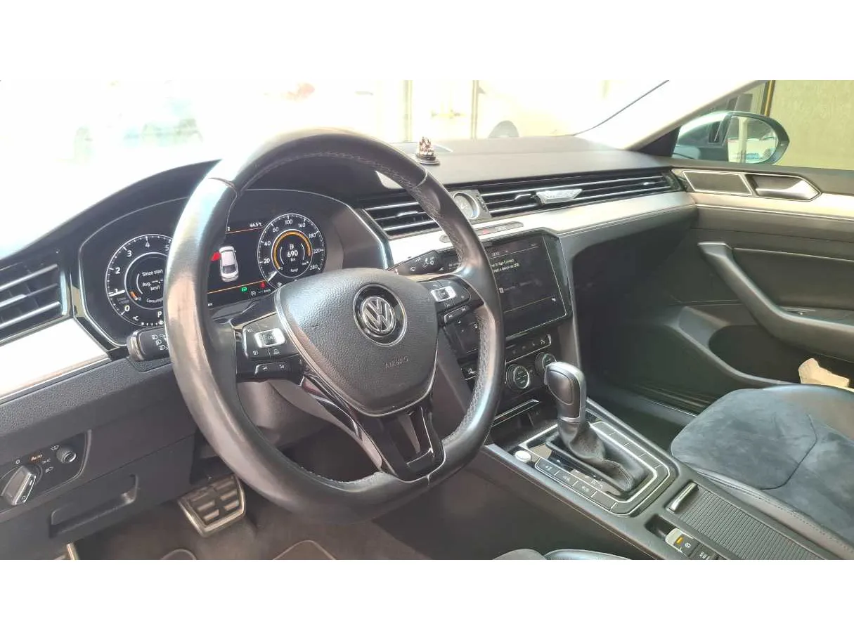 Car image 11