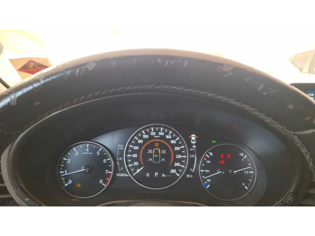 Car image 12