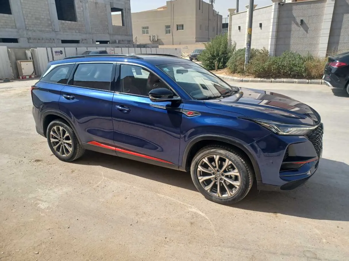 Car image 4