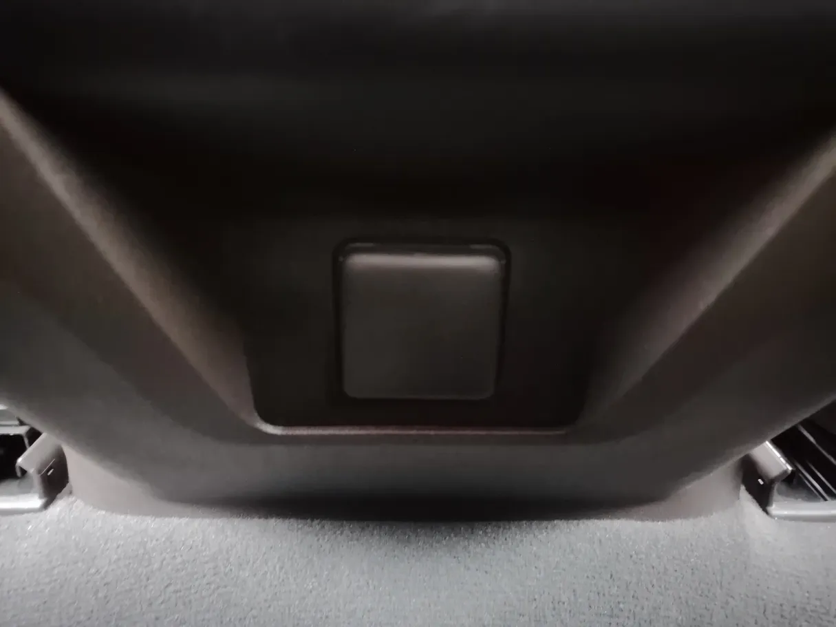 Car image 27