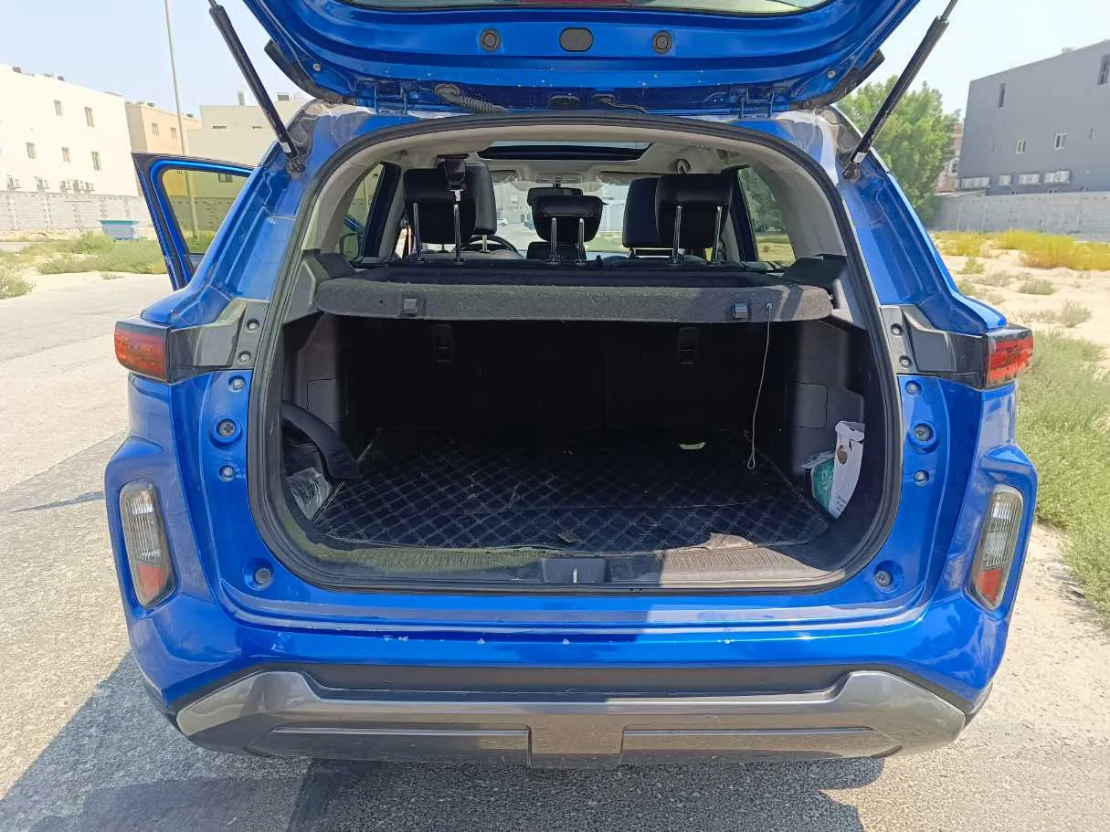 Car image 24