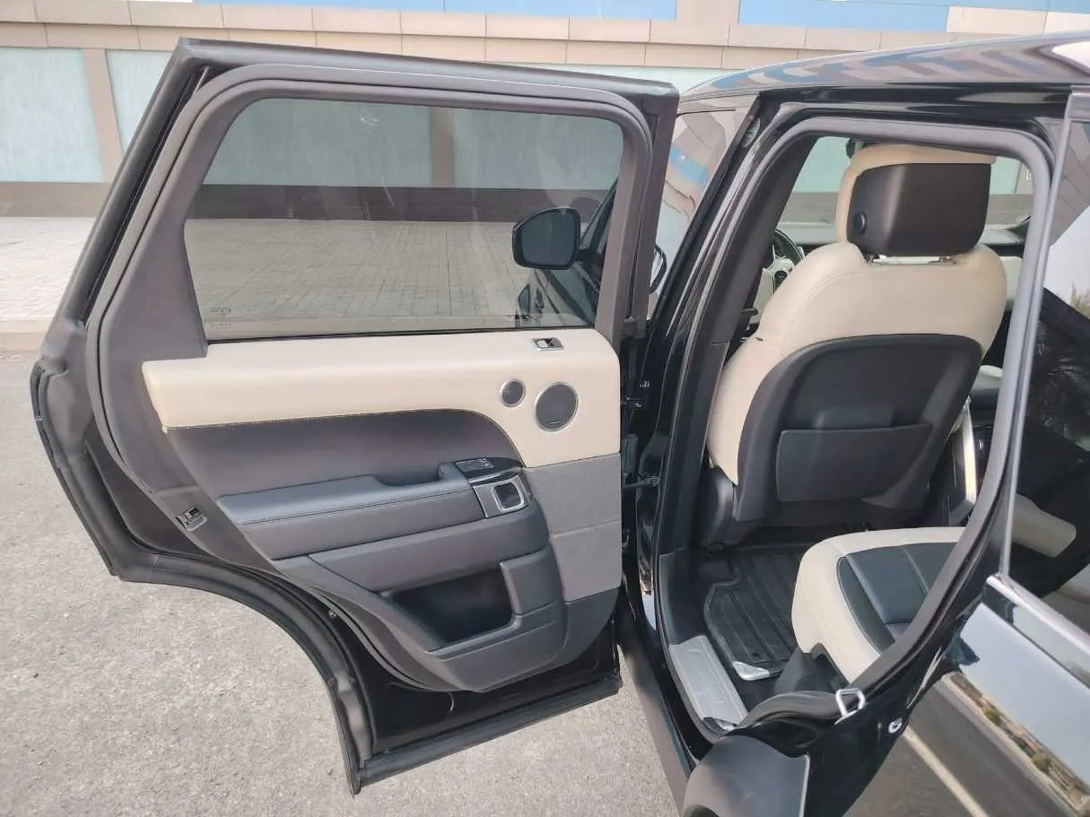 Car image 17
