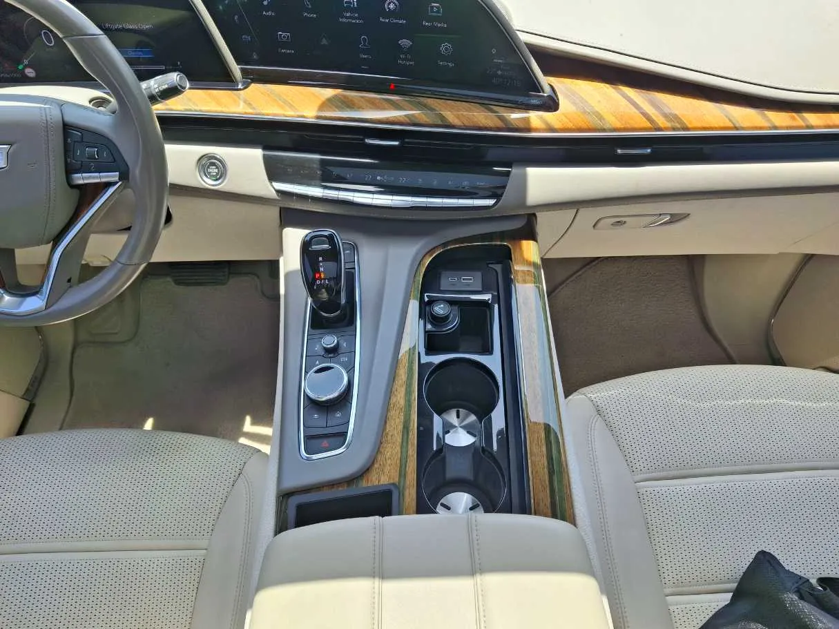 Car image 16