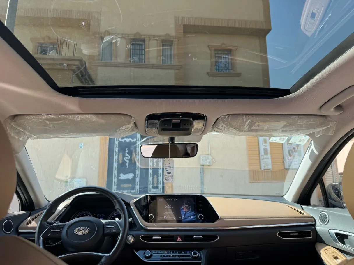 Car image 14
