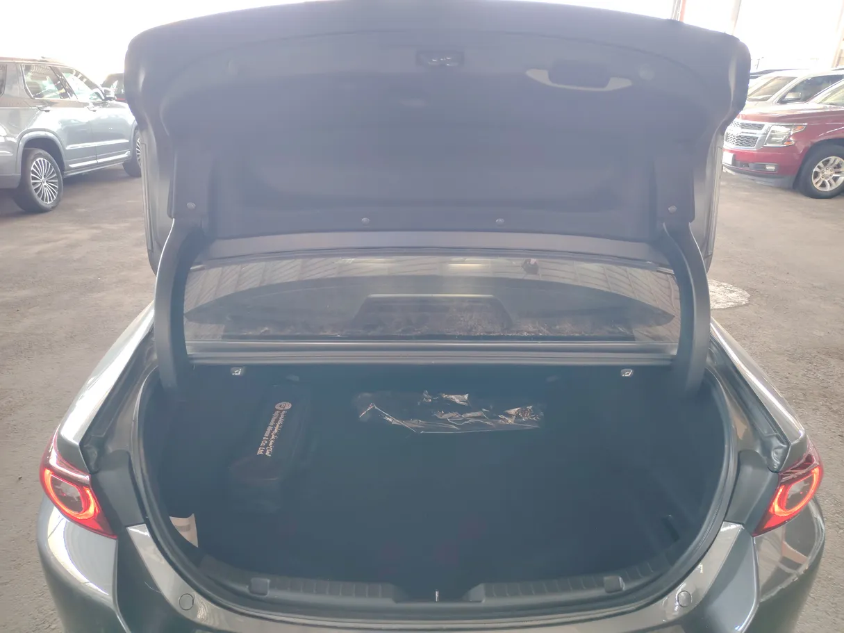 Car image 25
