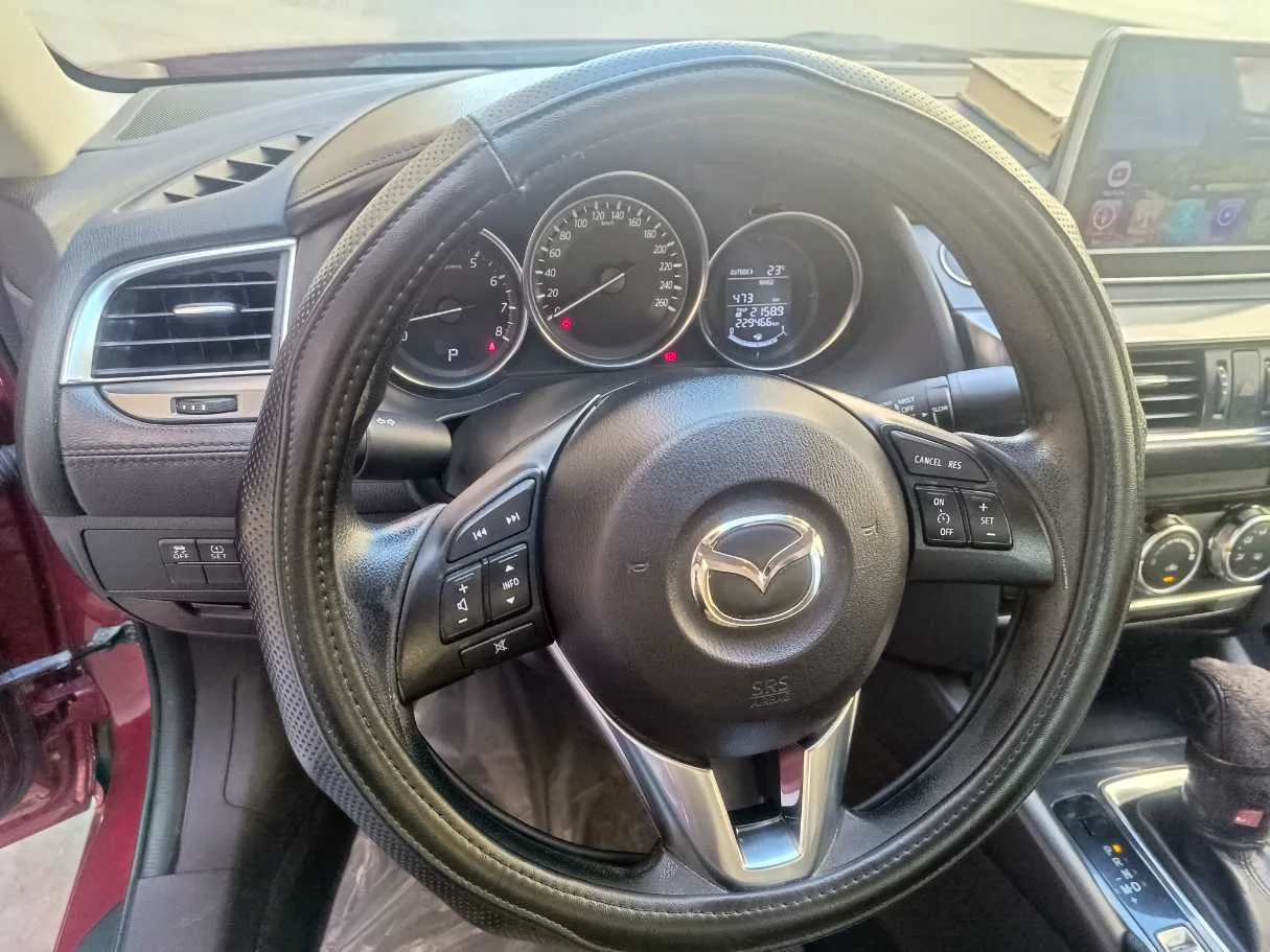 Car image 18