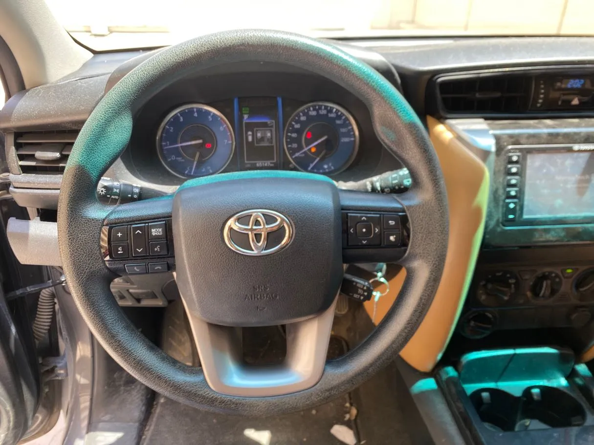 Car image 17