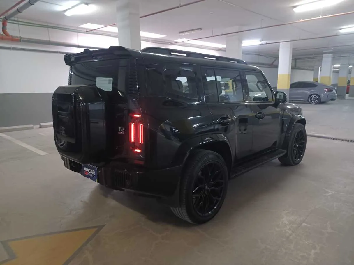 Car image 5