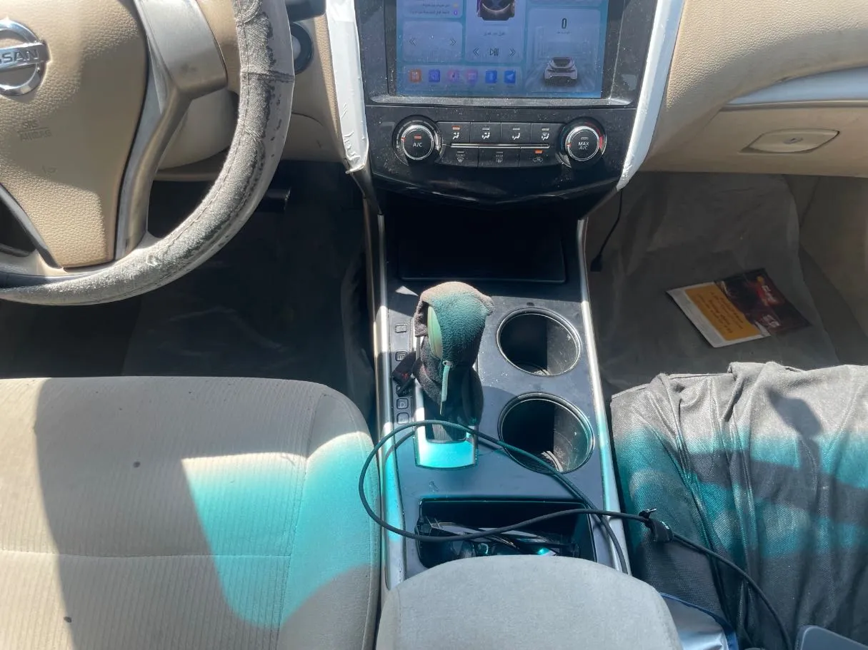 Car image 18