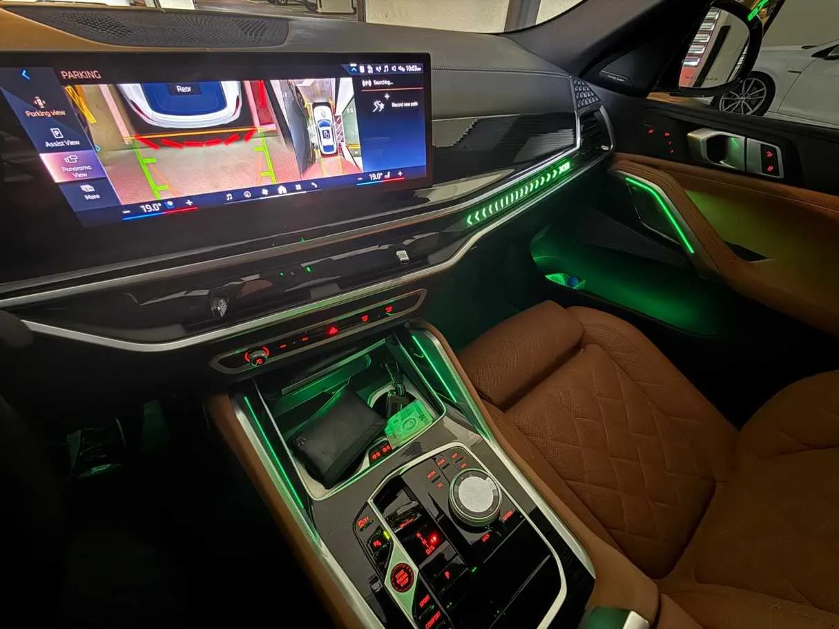 Car image 12