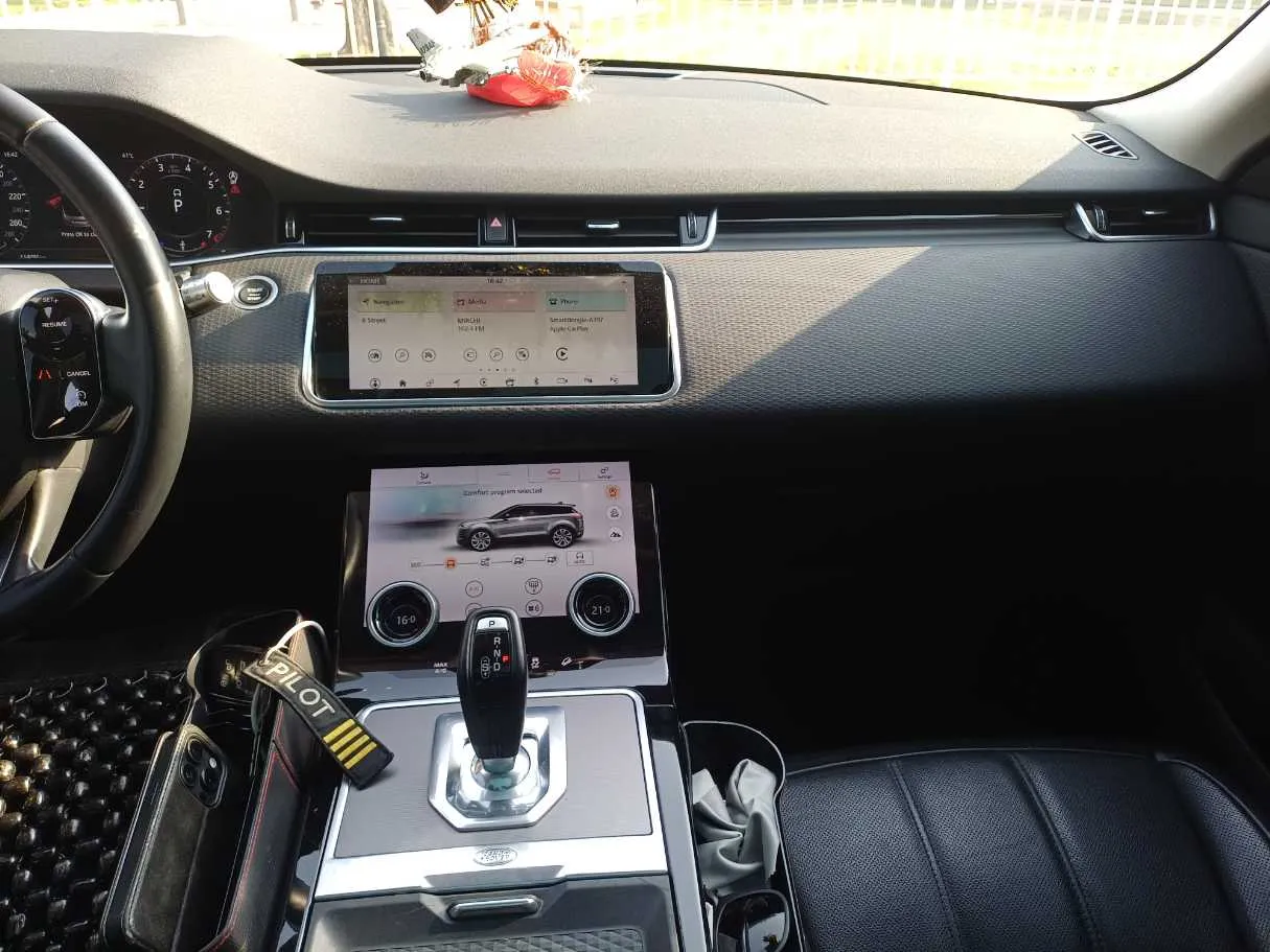 Car image 16