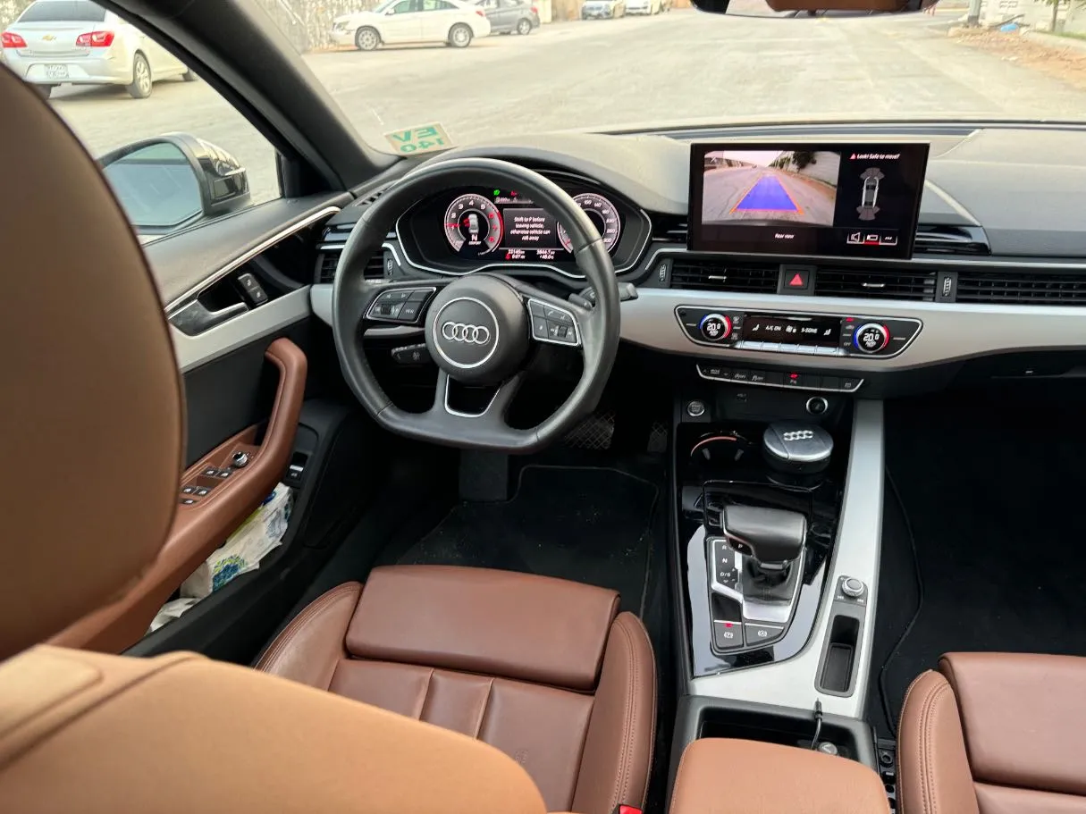 Car image 19