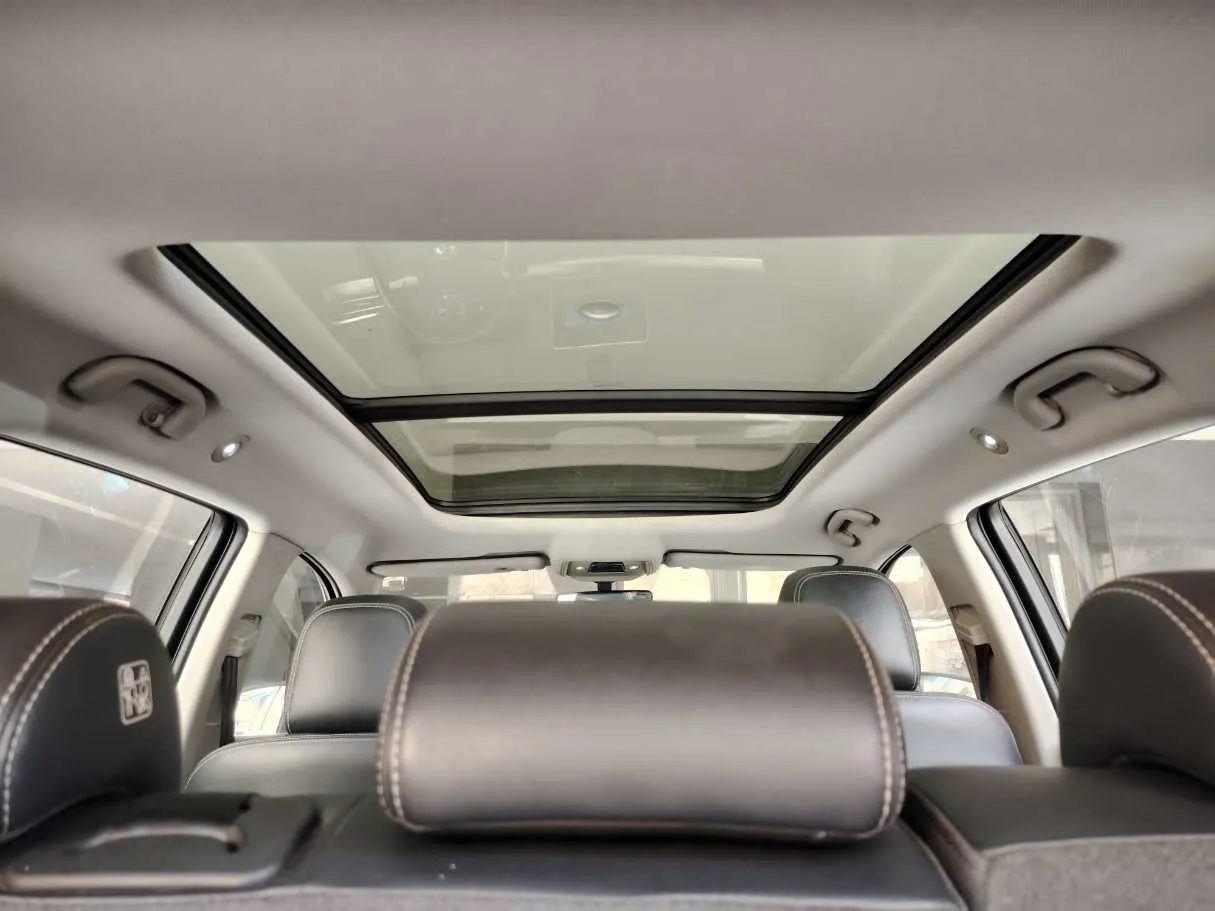 Car image 16