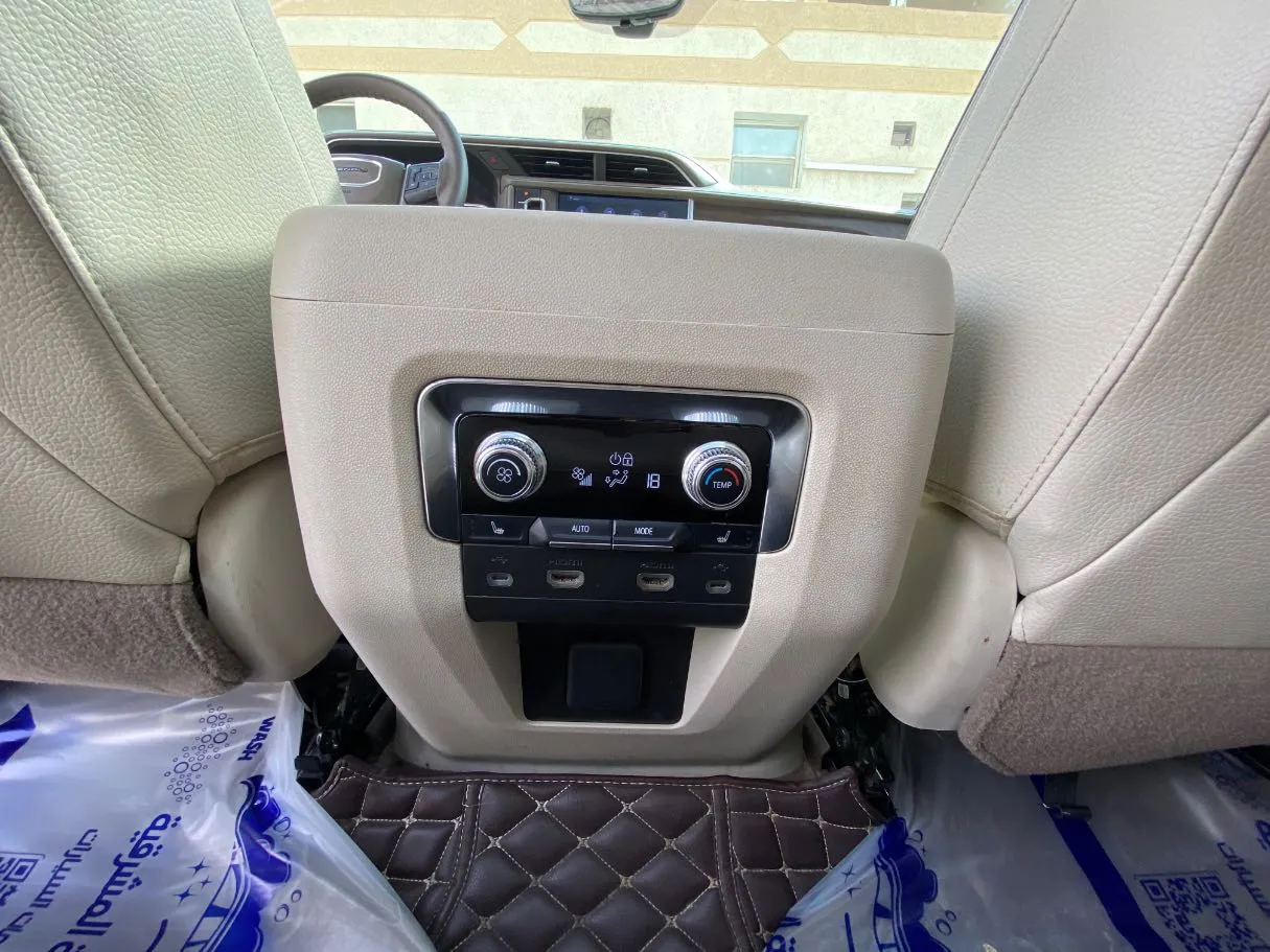 Car image 30