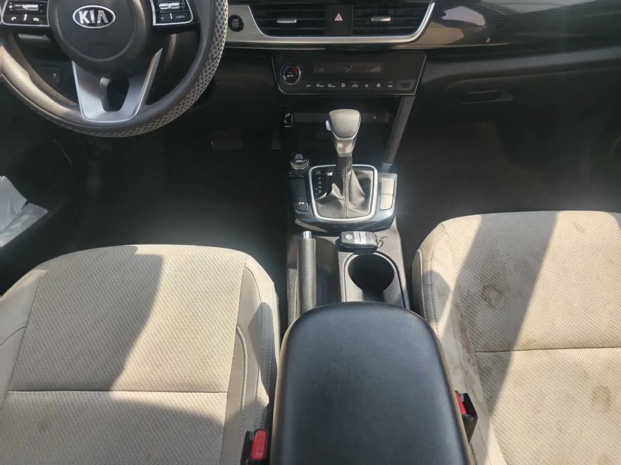 Car image 24