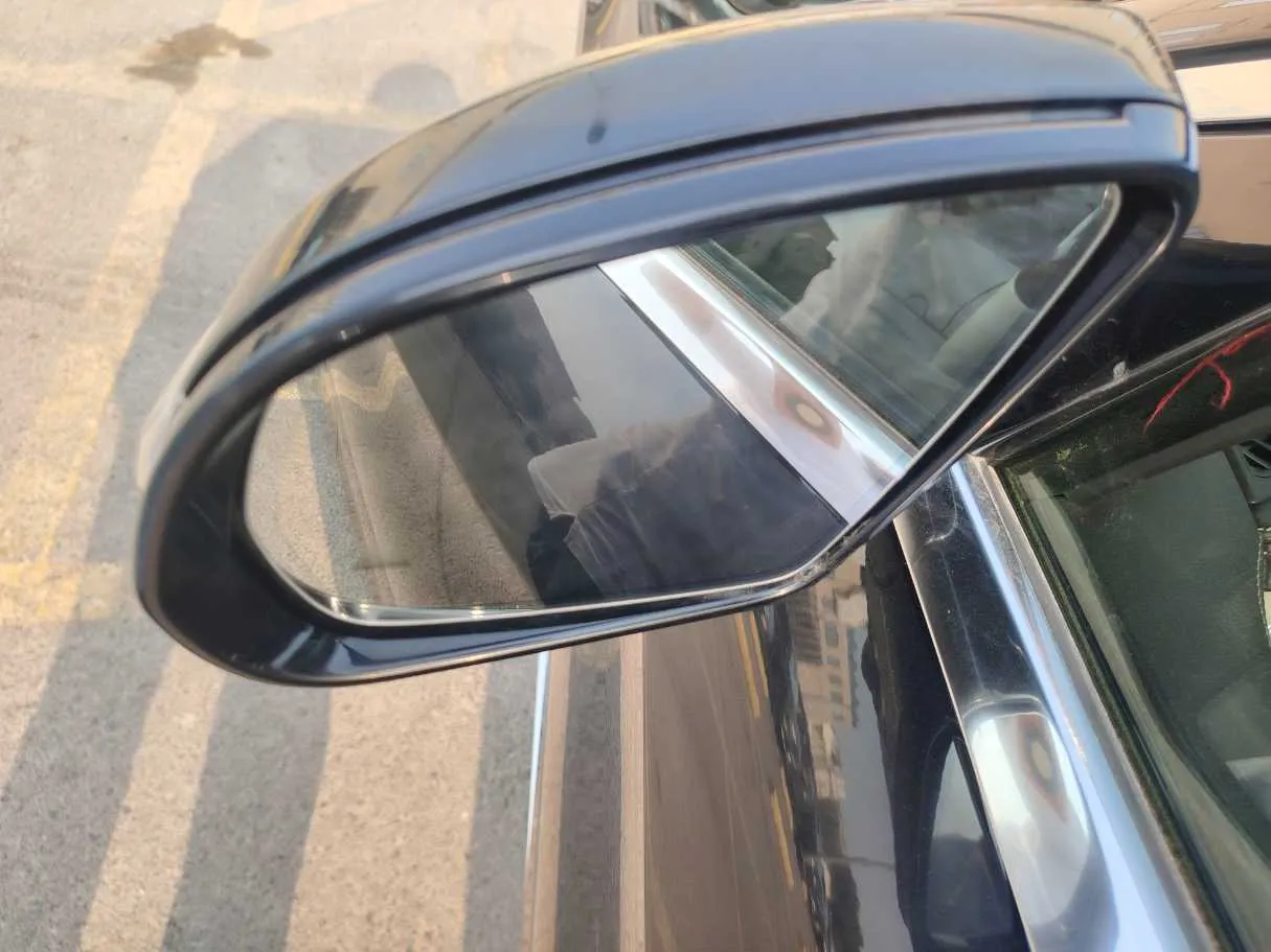 Car image 35