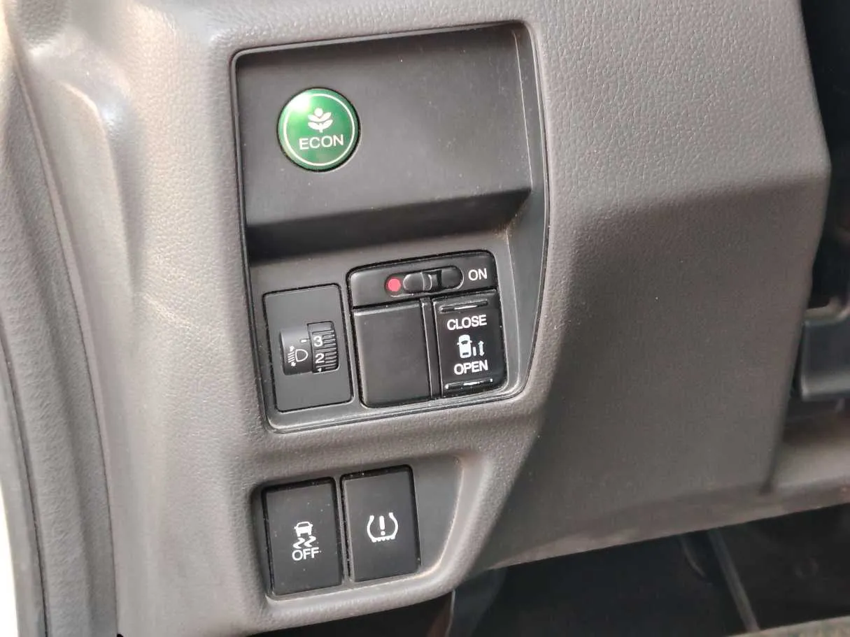 Car image 27