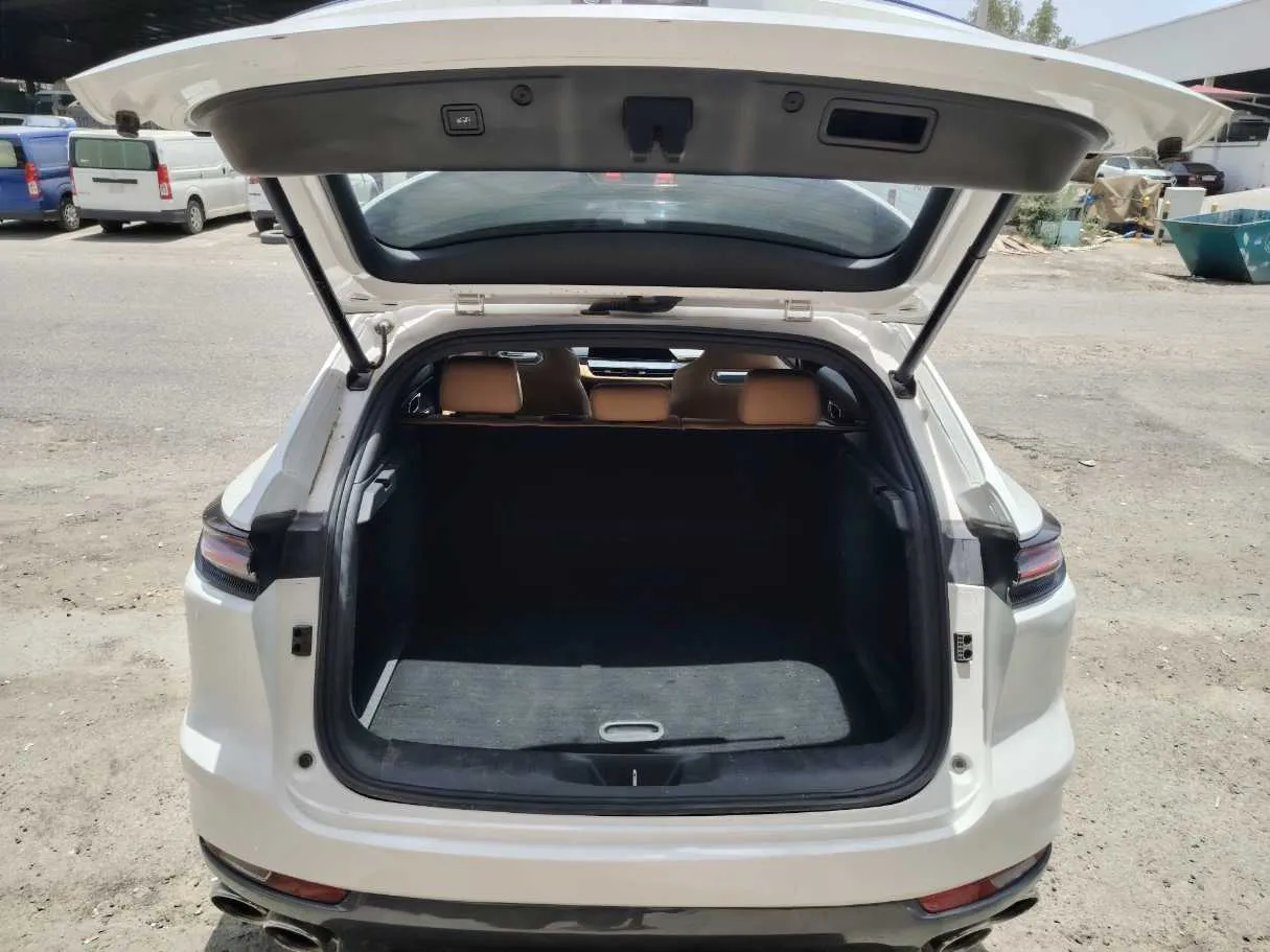 Car image 32