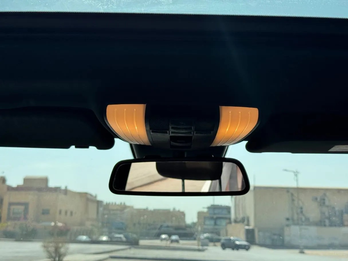 Car image 25