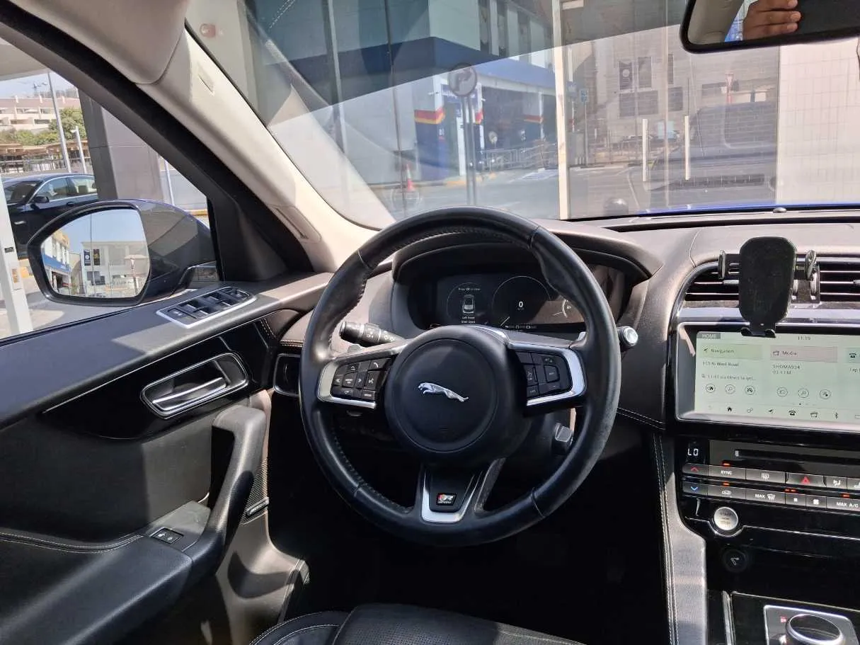 Car image 16