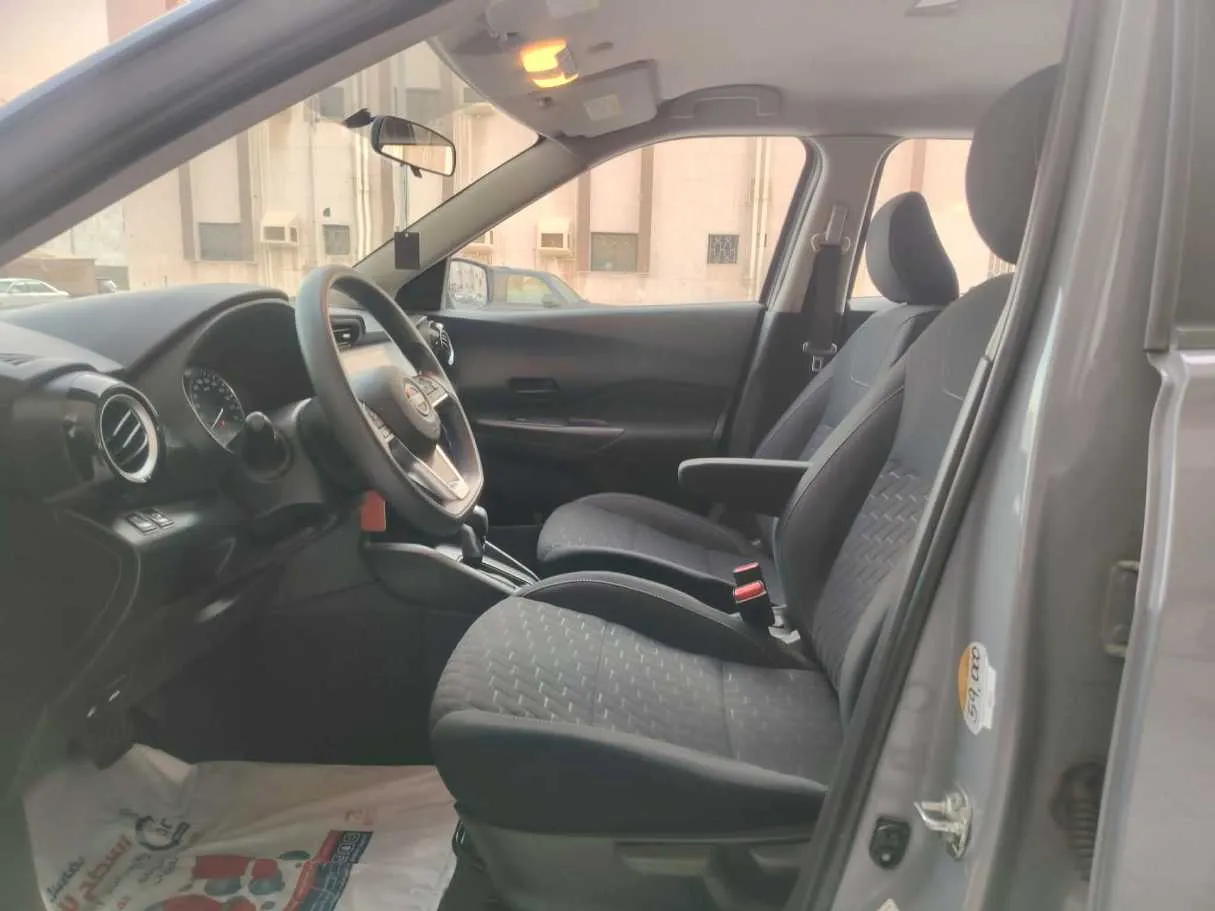 Car image 16