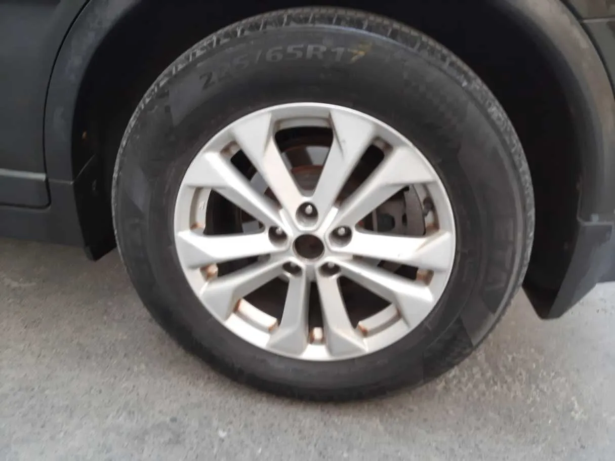 Car image 9